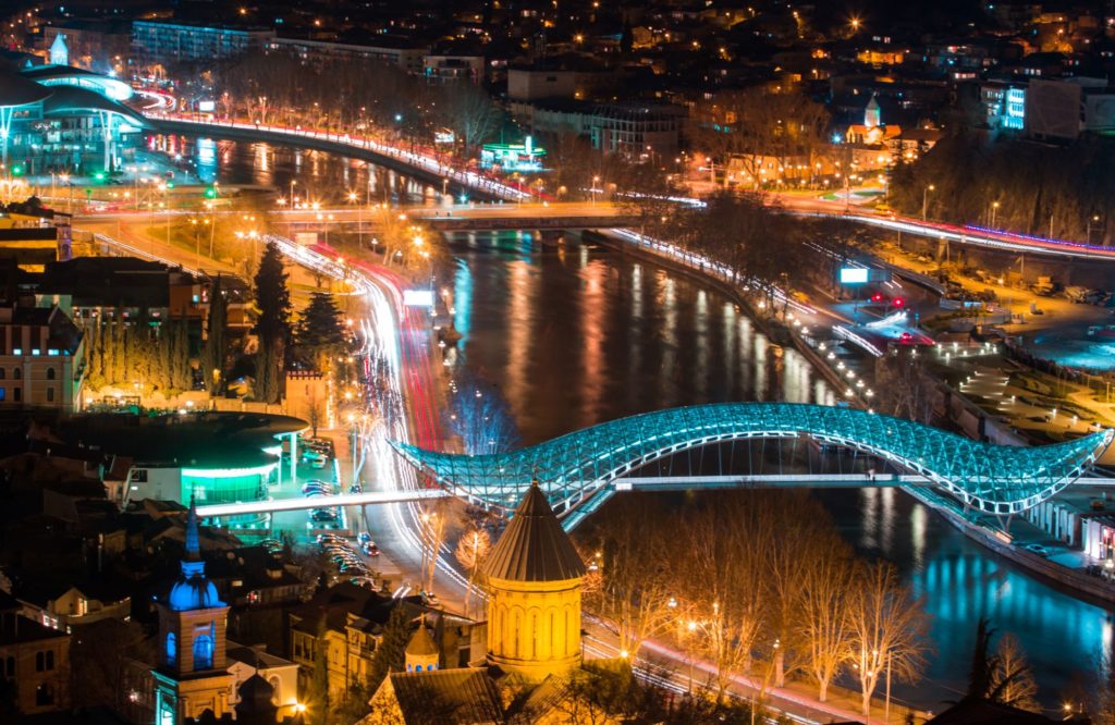 <img class="pull-center" title="Панорама Тбілісі" src="https://www.journeys6senses.com/wp-content/uploads/2021/11/IMG_2722-1024x666.jpg" alt="В Тбілісі на три дні">