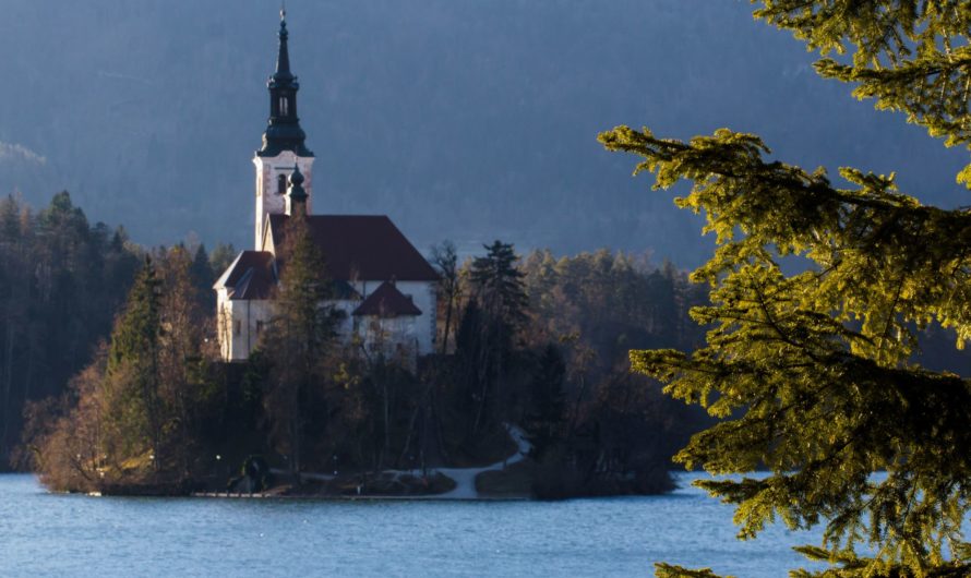 Slovenia in winter – mountains, lakes, caves and ski resorts
