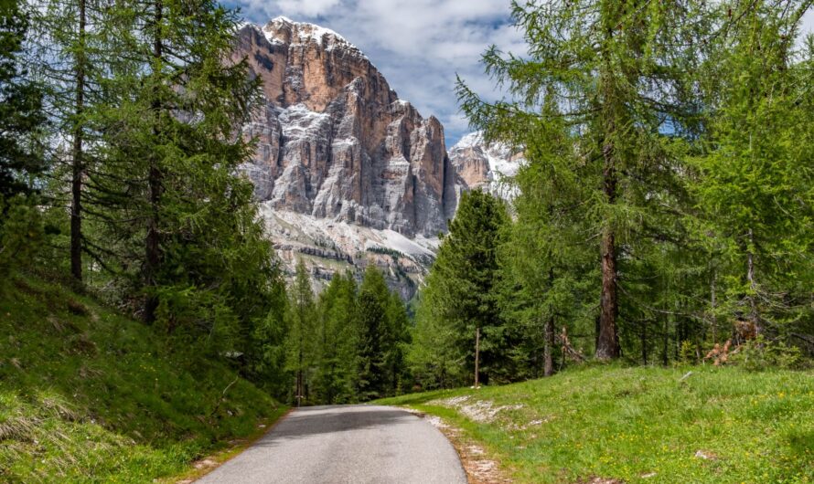 Автомобільна подорож Доломітовими Альпами