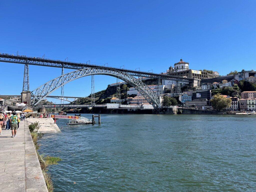 "Порту <img loading=