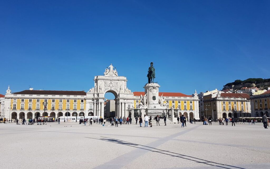 "Lisbon <img loading=