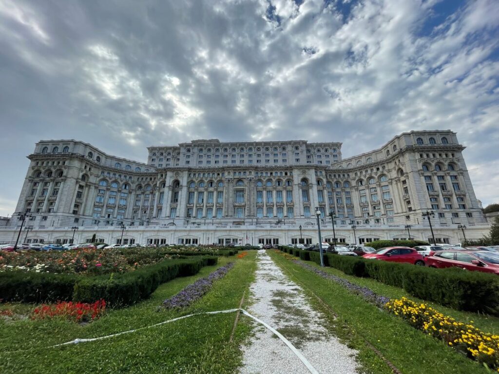 "Бухарест <img loading=