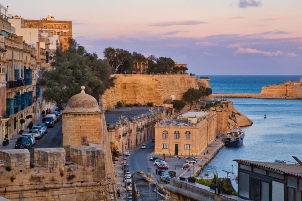 "Валетта, <img loading=