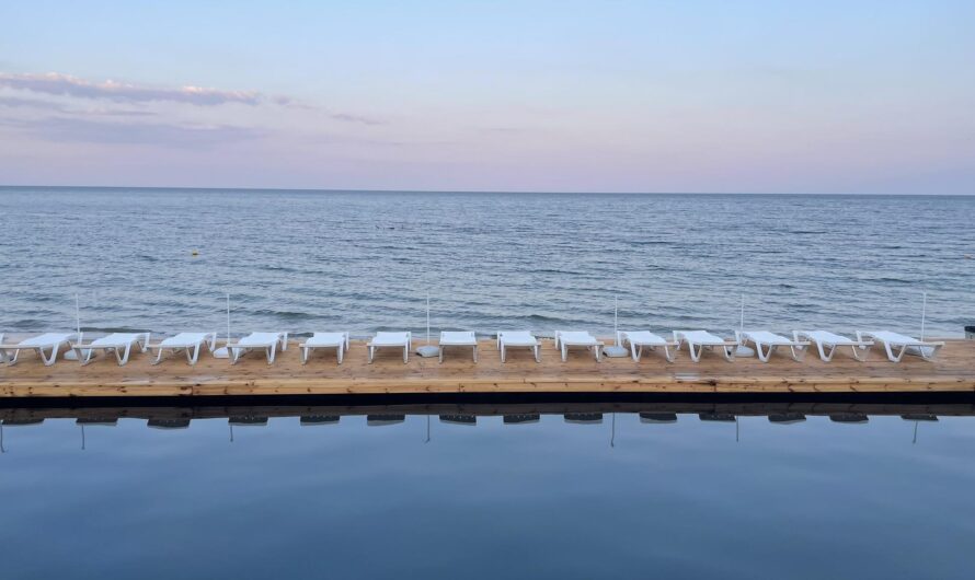 10 готелів в Одесі з відкритим басейном на березі моря