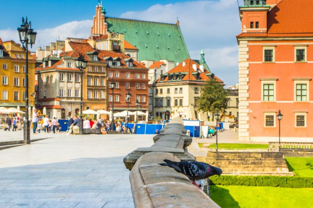 "Warsaw" <img decoding=