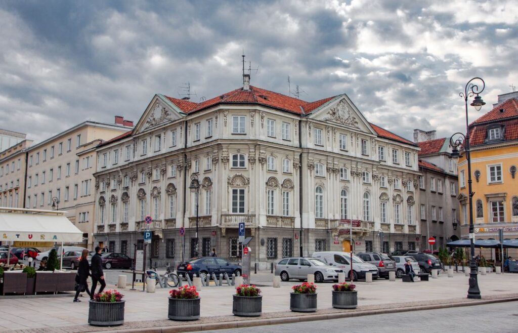 "Warsaw" <img loading=