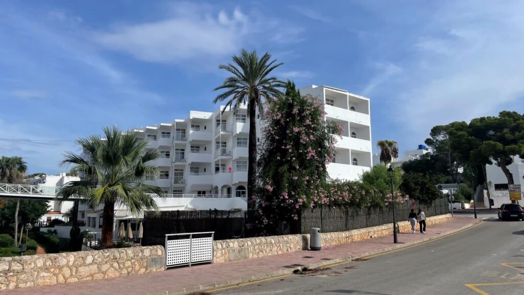 "Майорка, <img loading=